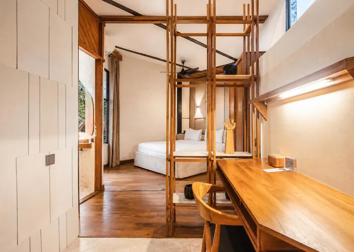 Luxurious 1-Br Loft Art Deco Flair Shared Pool